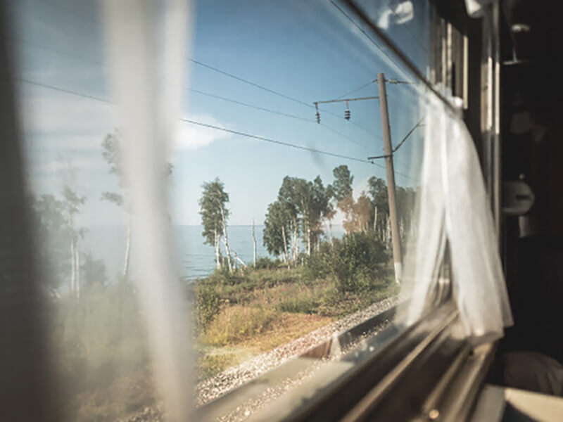 Вид на море из окна поезда